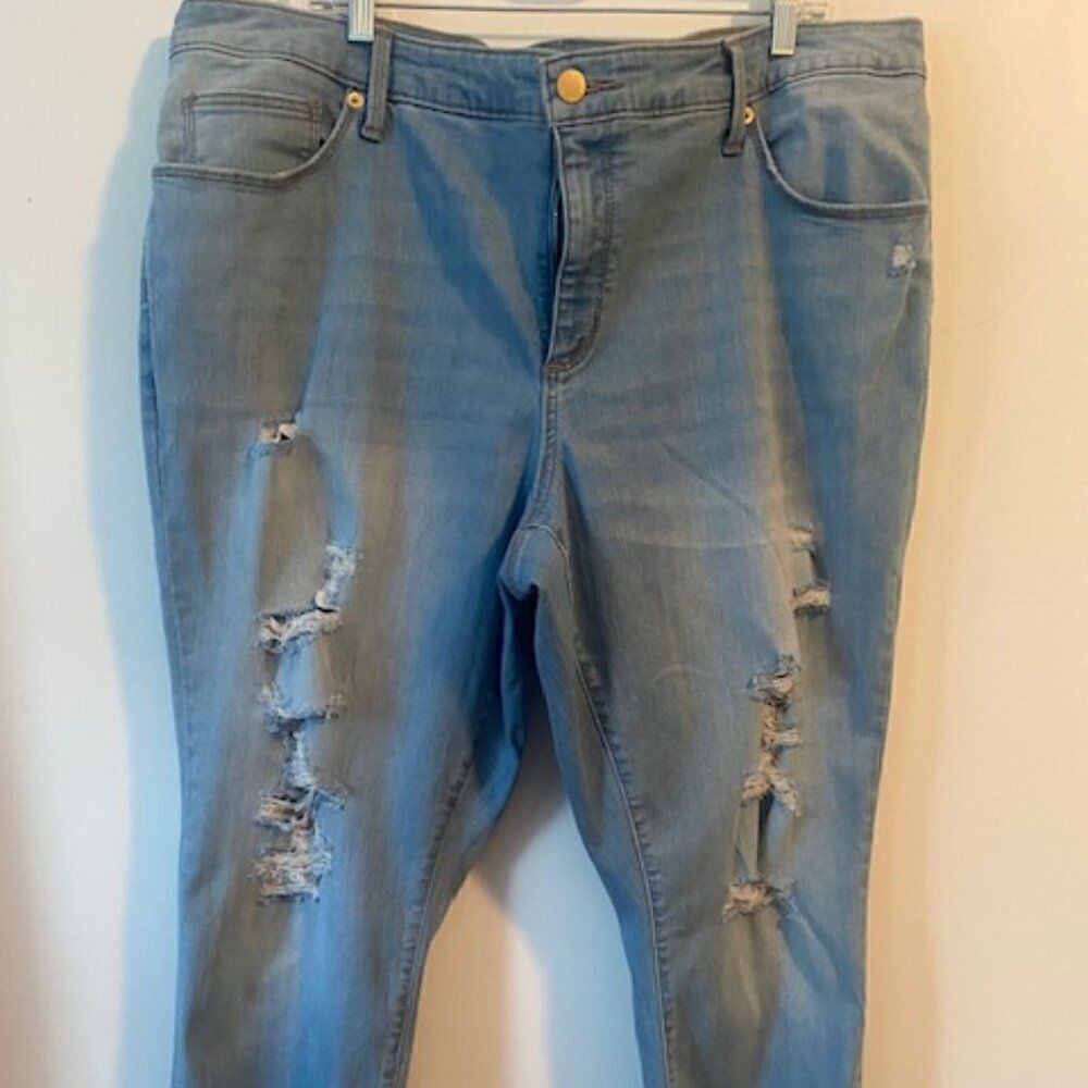 Universal Thread 5 pocket Mid Rise Skinny distressed jeans, size 22